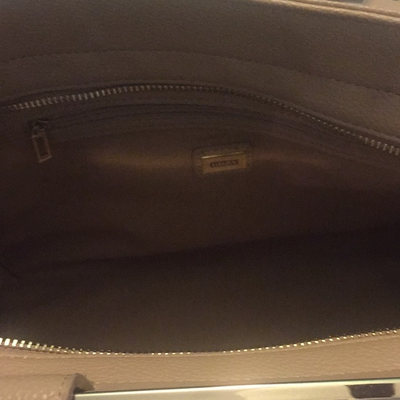 GUESS Handbag - Picture 8 of 8